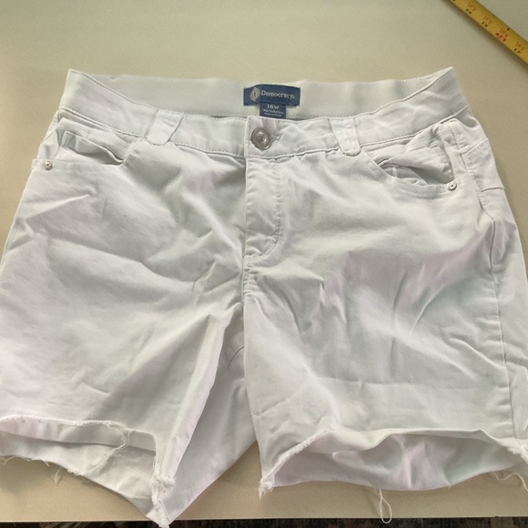 DEMOCRACY AB TECHNOLOGY WHITE DENIM CUT-OFF SHORTS SZ 16W EUC - Picture 1 of 3